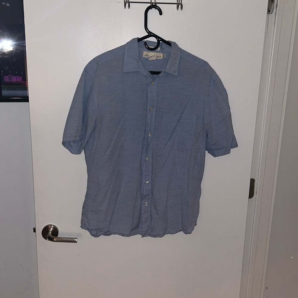 L H&M short sleeve button-down blue shirt